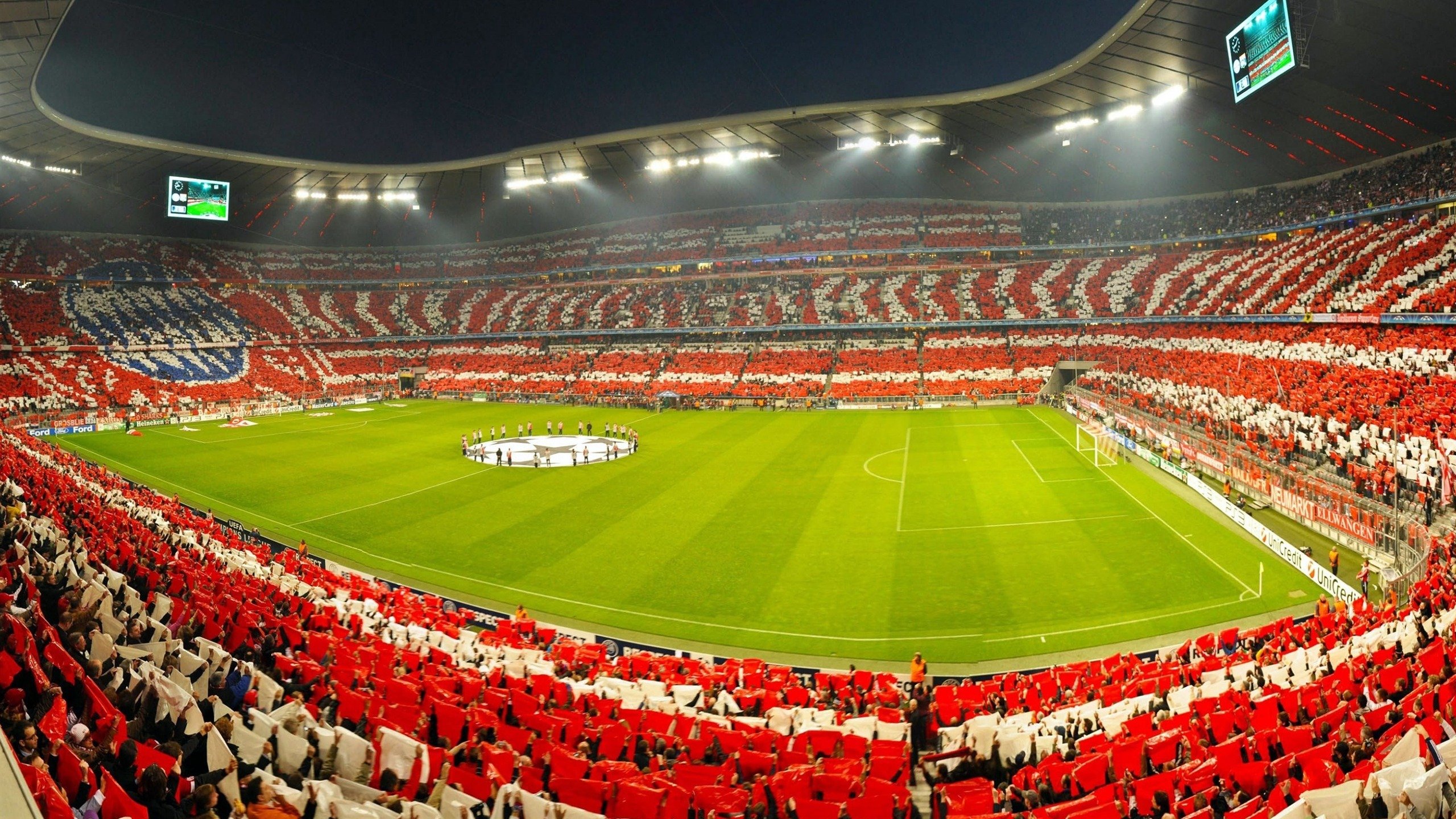 托桑·埃夫布奥姆万在NBA常规赛中砍下22分，埃托奥与布冯相视一笑